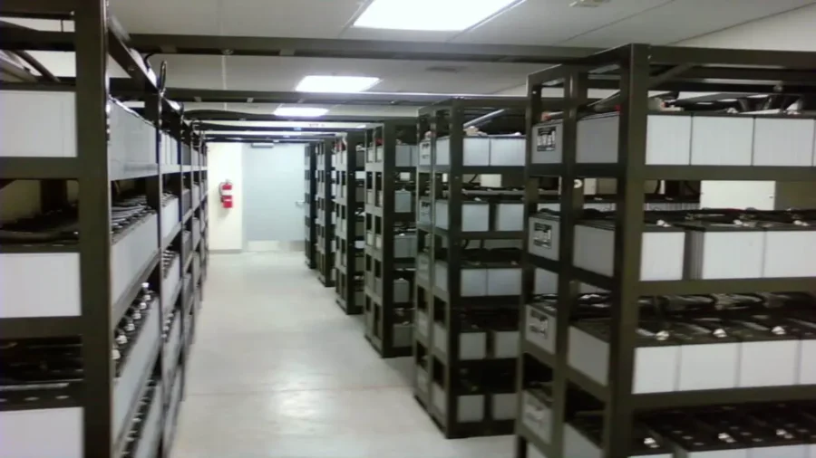 چه عواملی در طول عمر باتری یو پی اس موثر است؟