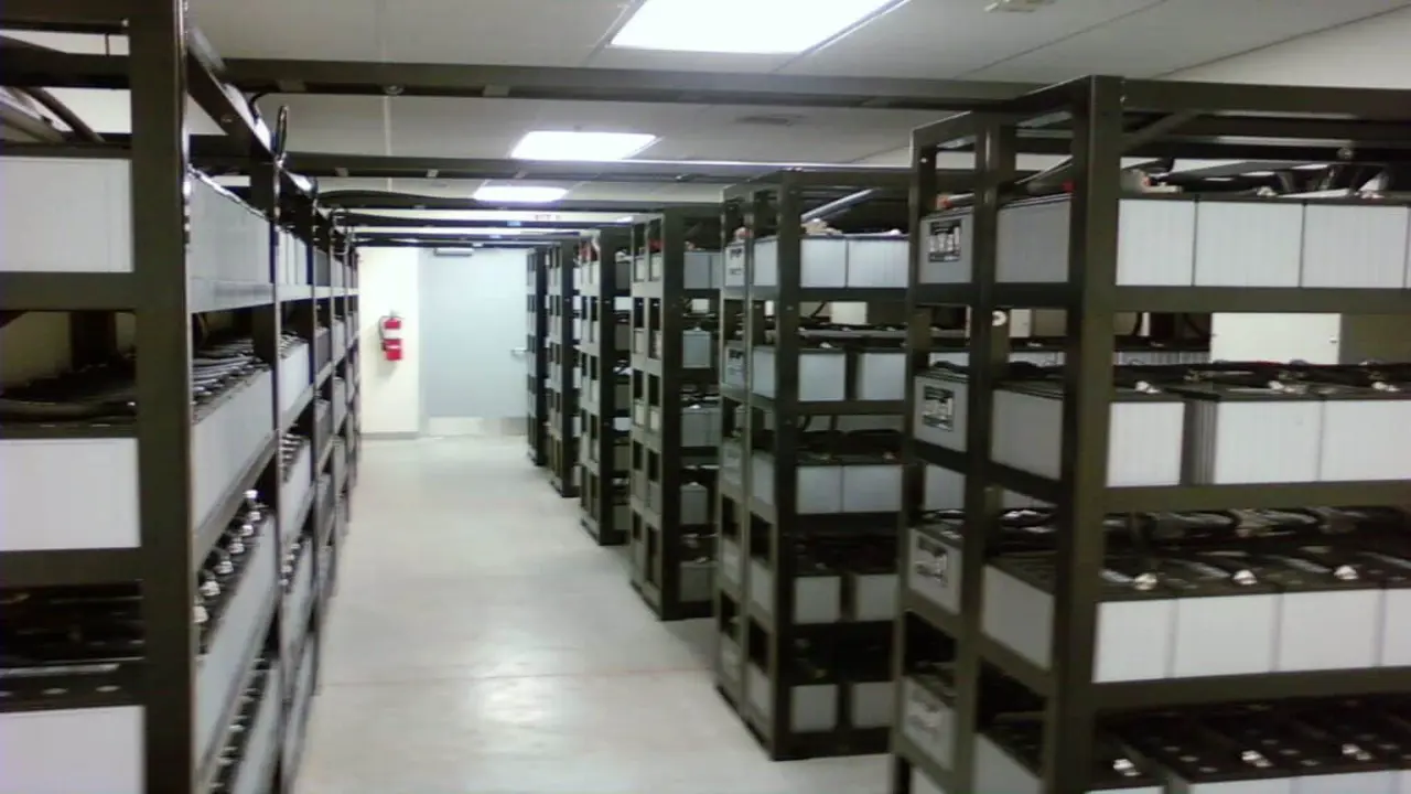 چه عواملی در طول عمر باتری یو پی اس موثر است؟